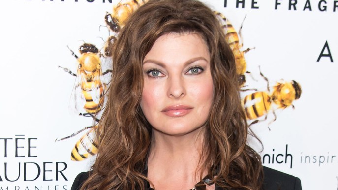 Linda Evangelista, la prima sfilata dopo l’operazione che l’ha sfigurata