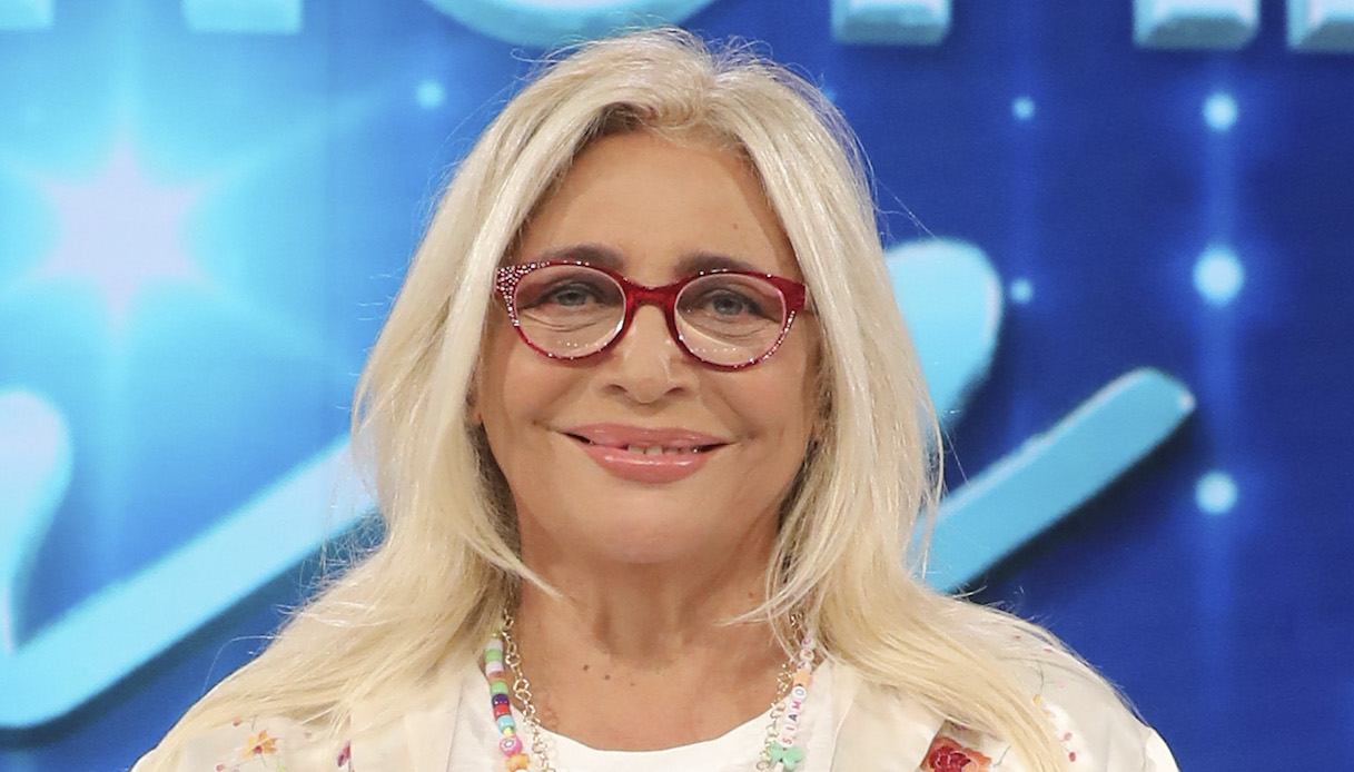 Mara Venier pronta a sganciare la bomba a “Domenica In”. E intanto festeggia con Matano