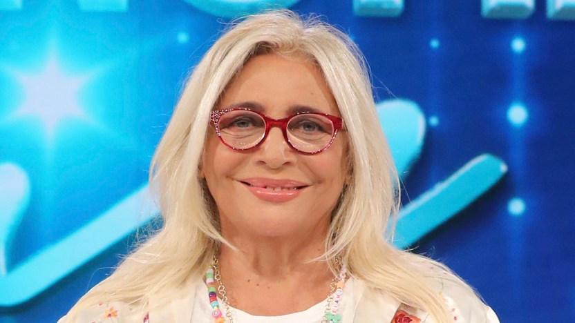 Mara Venier pronta a sganciare la bomba a “Domenica In”. E intanto festeggia con Matano