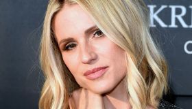 Michelle Hunziker debutta alla Milano Fashion Week, il primo look da “quasi nonna”