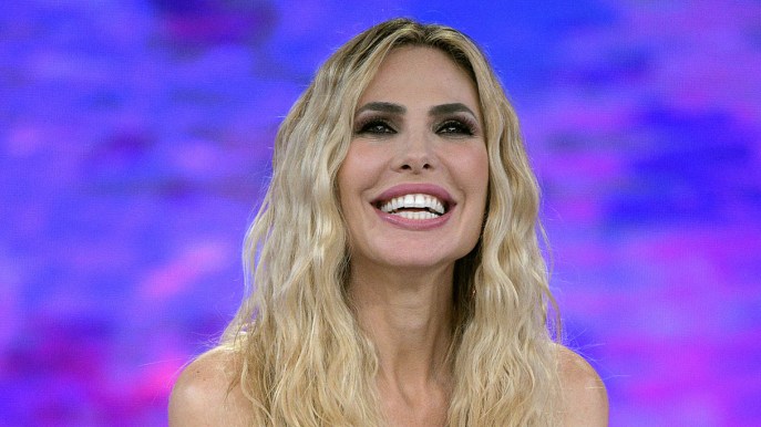 Ilary Blasi chiude la prima estate senza Totti con un nuovo look pazzesco