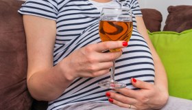 Gravidanza, perché bisogna evitare gli alcolici