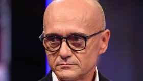 “GF Vip”, Alfonso Signorini non molla: “Cast svelato in diretta”. Quando inizia