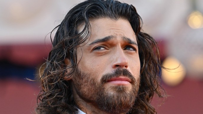 Can Yaman sfida i pregiudizi: “Se non fossi stato bello avrei avuto più successo”