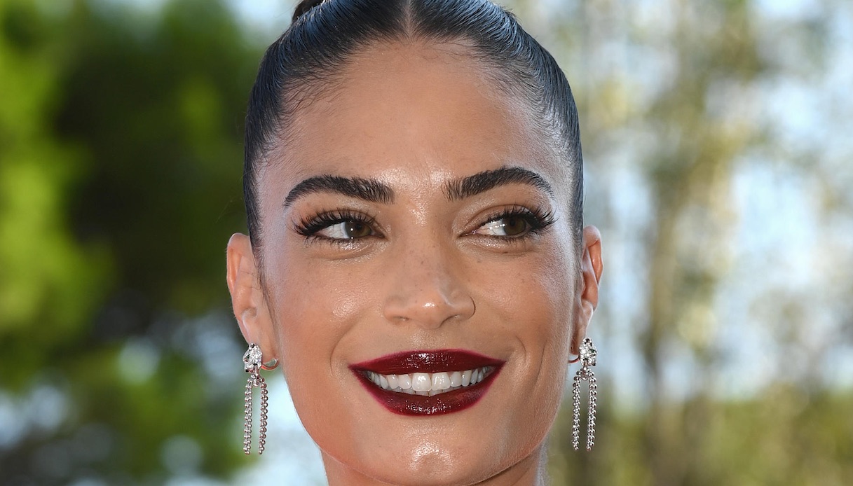 Elodie e Iannone non si nascondo più: complicità e tenerezza per le vie di Milano