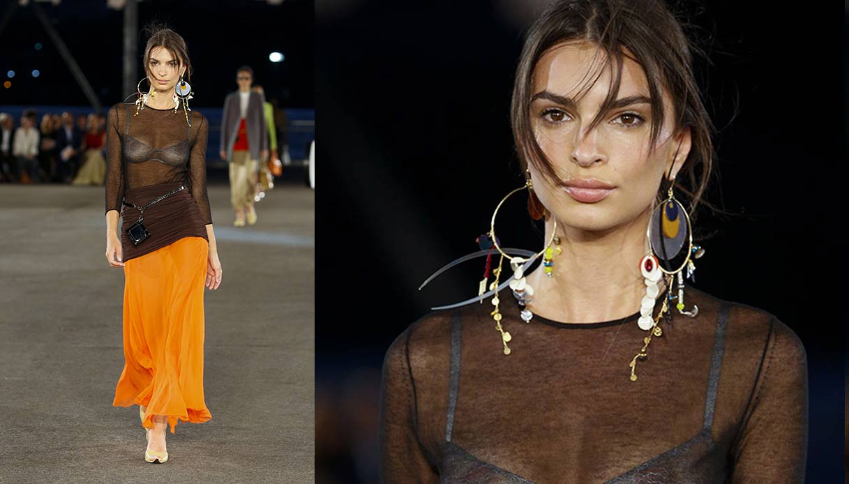 Emily Ratajkowski sfila per Tory Burch alla New York Fashion Week