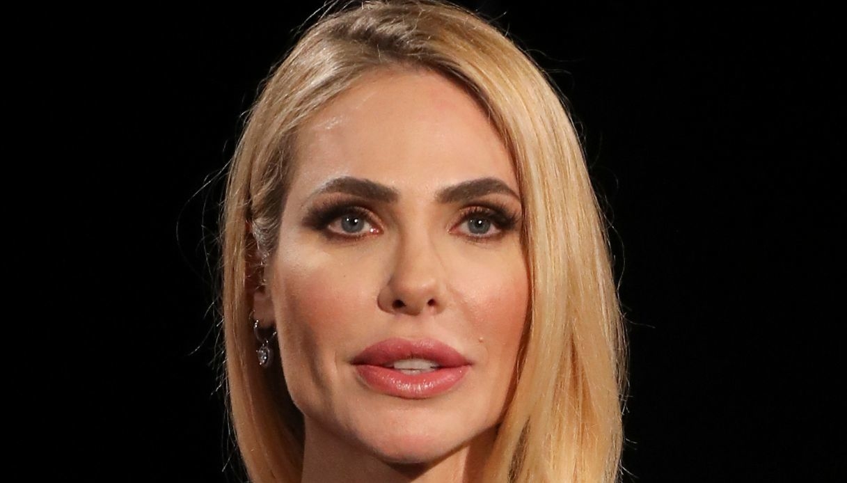 Ilary Blasi prende le distanze da Totti e fugge dalla loro casa. L’accordo è vicino