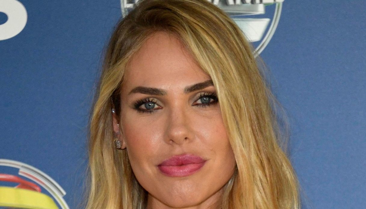 “Lo fece per i soldi e la carriera”. Ilary Blasi, il segreto del suo passato