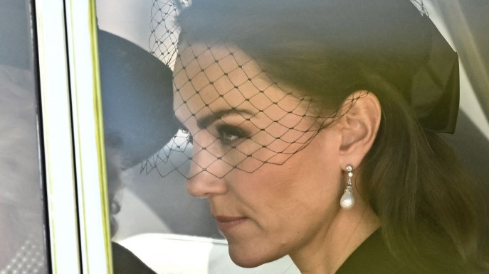 Kate Middleton e Meghan Markle, separate al corteo funebre. William e Harry di ghiaccio