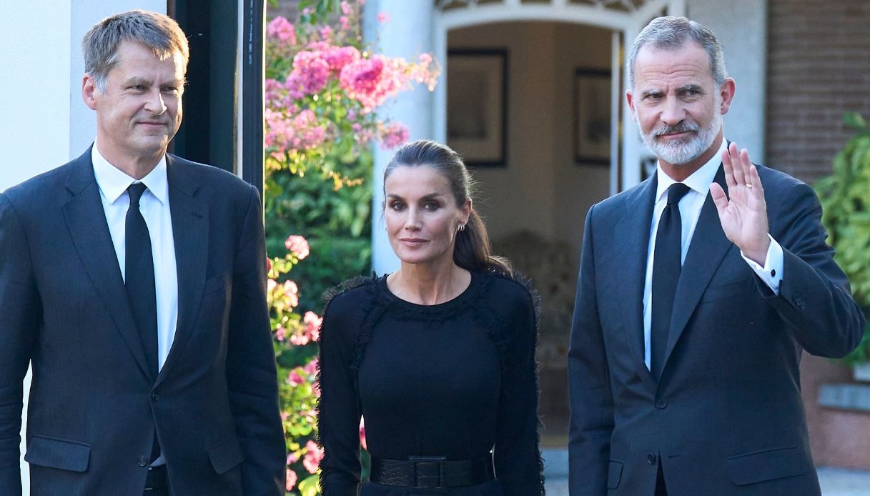 Letizia e Felipe di Spagna, l'omaggio a Elisabetta II