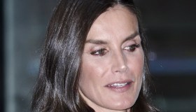 Letizia di Spagna in abito kimono: salvata dai tacchi killer