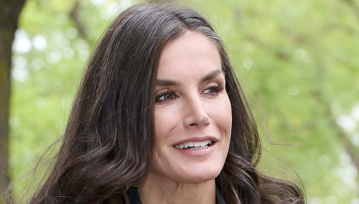 Letizia di Spagna, giacca che fa dimagrire e tacchi da infarto