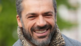 Luca Argentero, debutto in tensione a “Striscia la Notizia”. Ma sono tutte pazze di lui