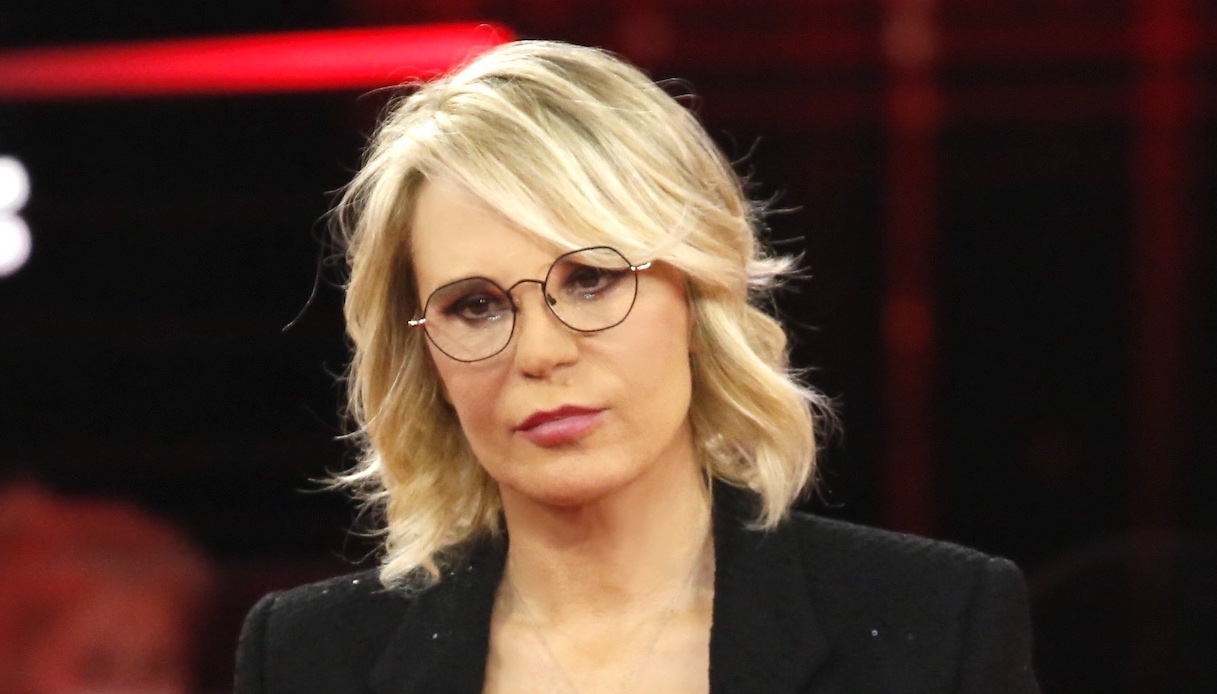 “Uomini e Donne”, perché slitta la data di inizio