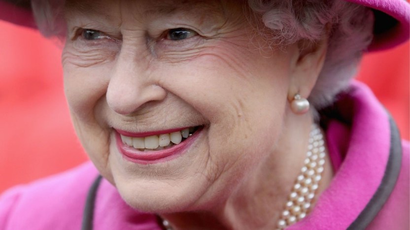 Regina Elisabetta, quali gioielli si porterà nella tomba