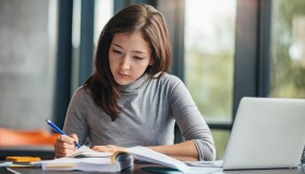 Studiare e lavorare contemporaneamente è possibile? Sì, seguendo questi consigli