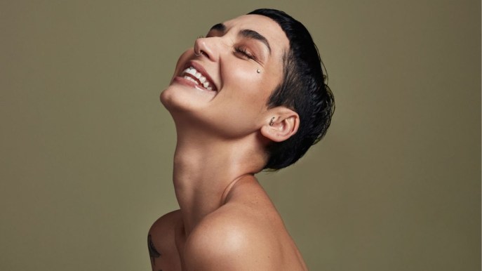 Tagli capelli corti autunno-inverno 22/23: rasature e ciuffi per chiome rock