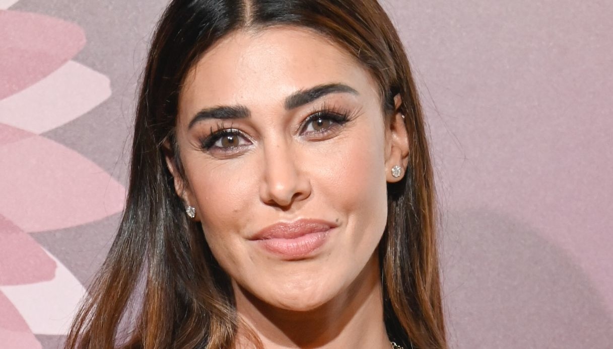 “Le Iene”, Belen come Abramovic: l’atteso confronto (e il look pazzesco)