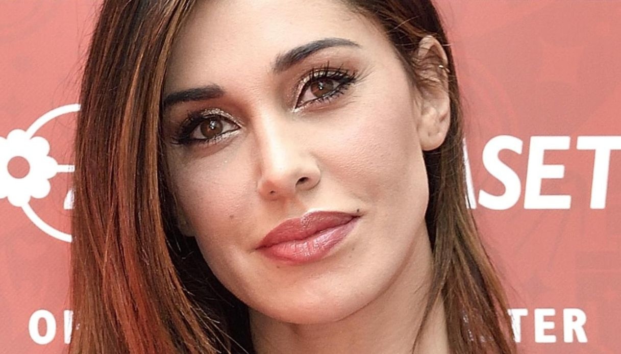 Belen si trasforma per Halloween. E diventa un’eroina cattiva (ma bellissima)