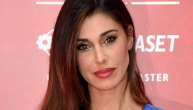 “Tú sí que vales”, Belen Rodriguez osa ancora: maxi scollatura in verde fluo