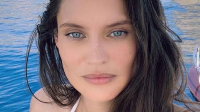 Bianca Balti su Instagram: il suo addio all’estate con l’ultimo bikini bianco