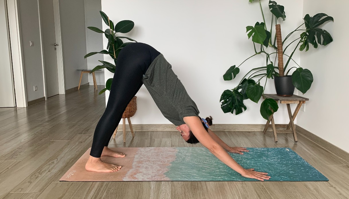 Yoga: la Posizione del Cane a Faccia in Giù
