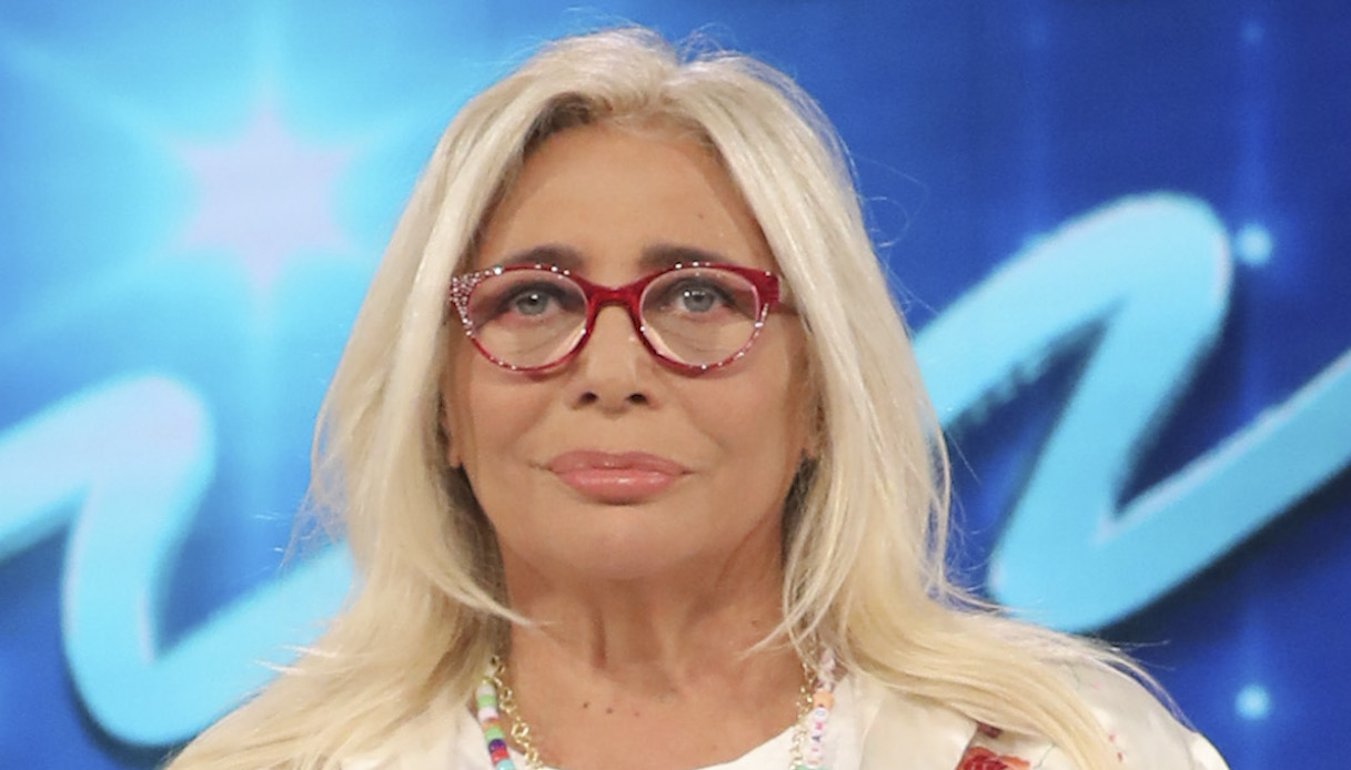 “Domenica In”, gaffe in diretta per la Lecciso. Mara Venier: “Ho ricevuto una diffida”