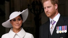 Harry e Meghan non tornano in Inghilterra per Natale: “Rapporti vicini al fondo”