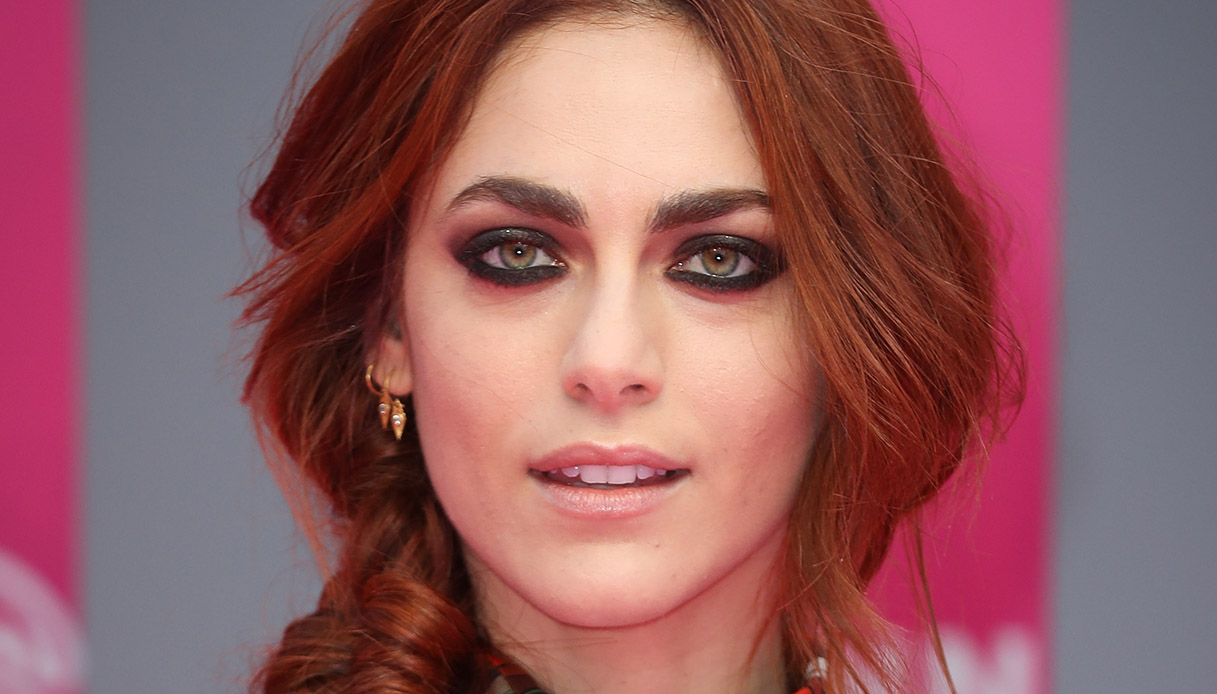 Miriam Leone, relax autunnale senza rinunciare al costume da bagno