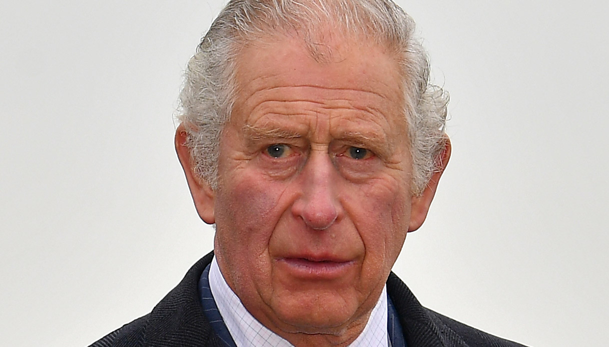 Re Carlo pronto a modificare la Costituzione: lo schiaffo a Andrea e Harry