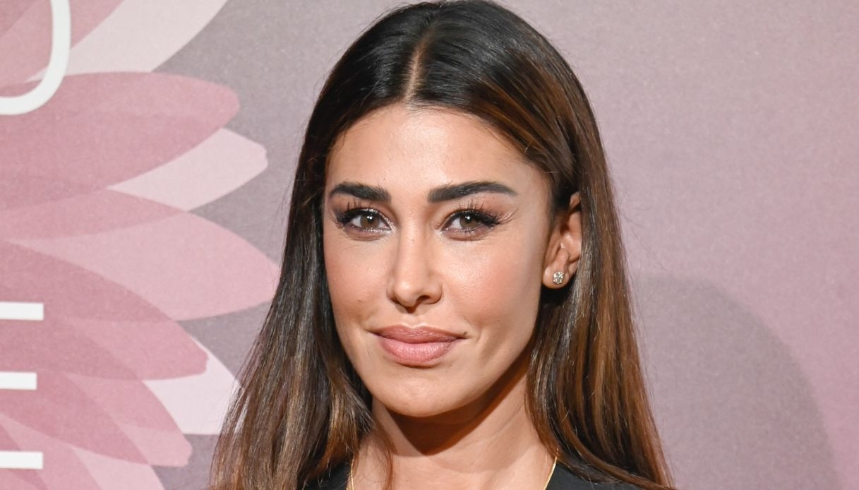 “Le Iene”, Belen si taglia i capelli in diretta: il gesto per le donne iraniane