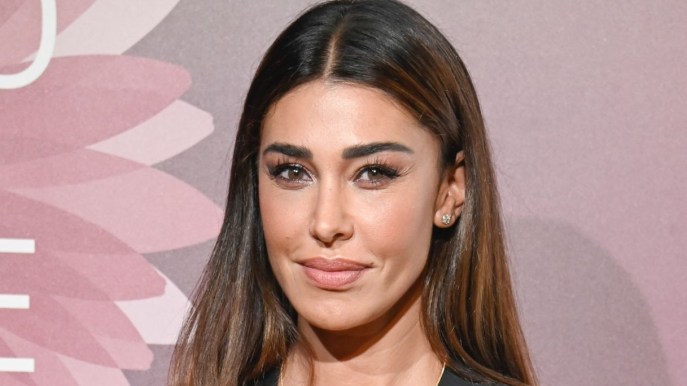 “Le Iene”, Belen si taglia i capelli in diretta: il gesto per le donne iraniane