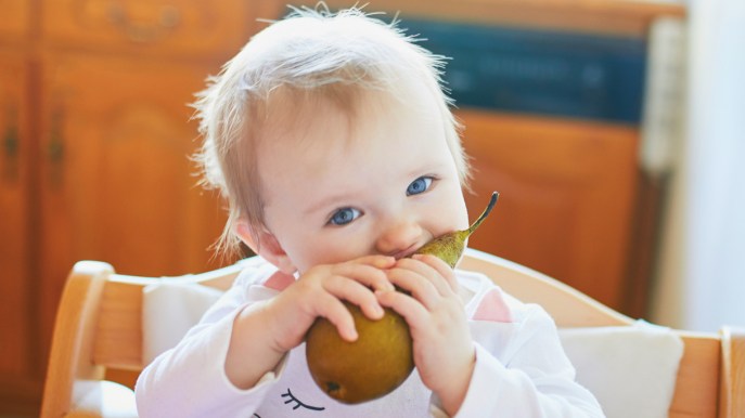 Come comportarsi se il bimbo inala un corpo estraneo