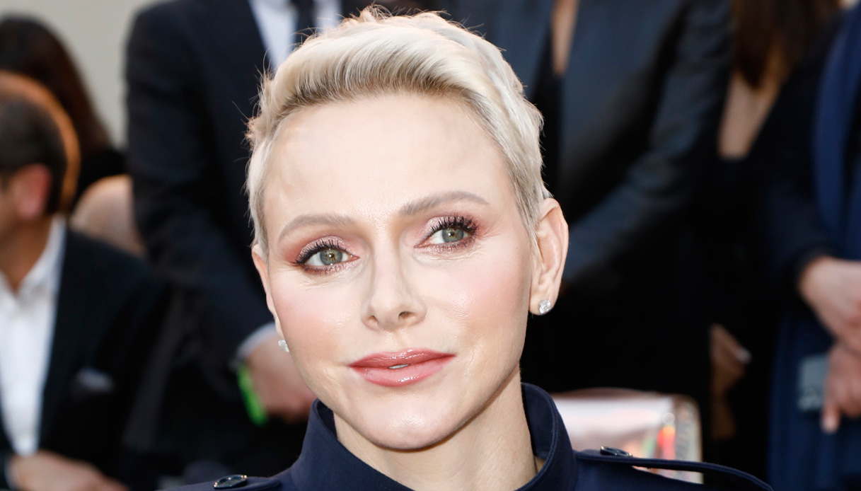 Charlene di Monaco, giacca metallizzata e flirt col miliardario. Ma è una montatura