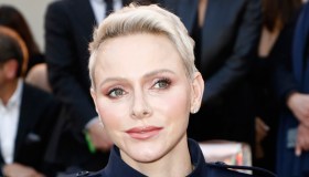 Charlene di Monaco, giacca metallizzata e flirt col miliardario. Ma è una montatura