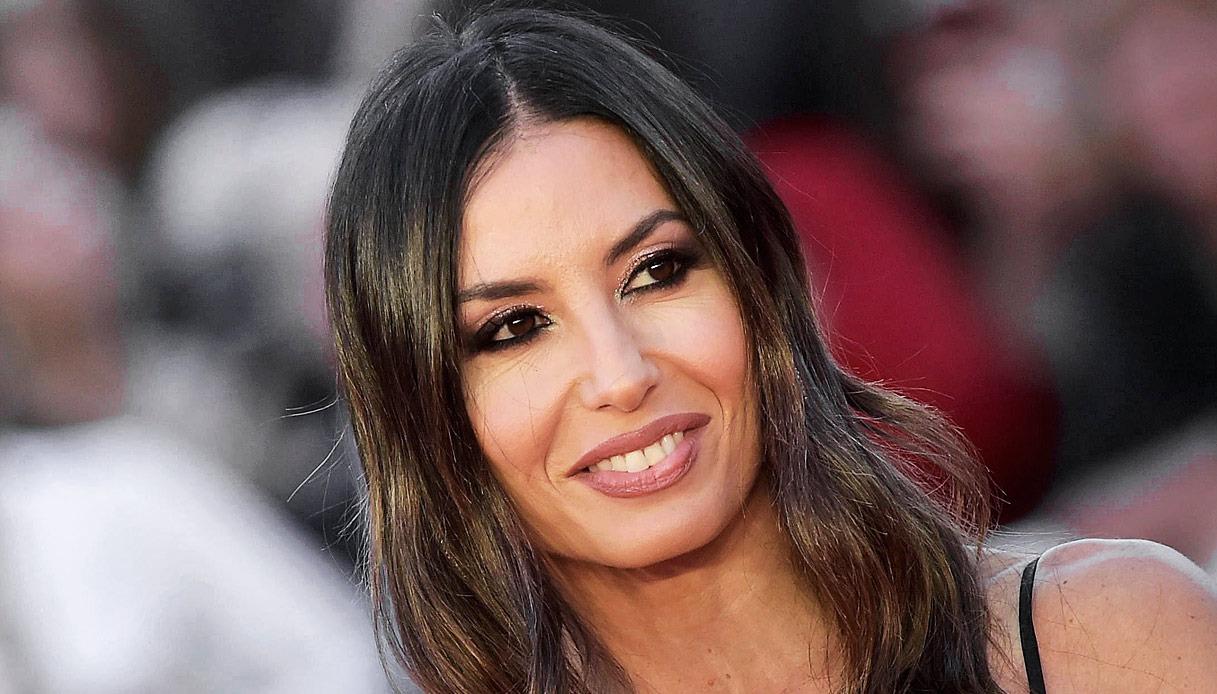 Elisabetta Gregoraci, scenata in tv. E su Instagram look incandescente e da 6mila euro
