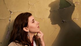 Cosa significa idealizzare una persona e quali effetti può avere