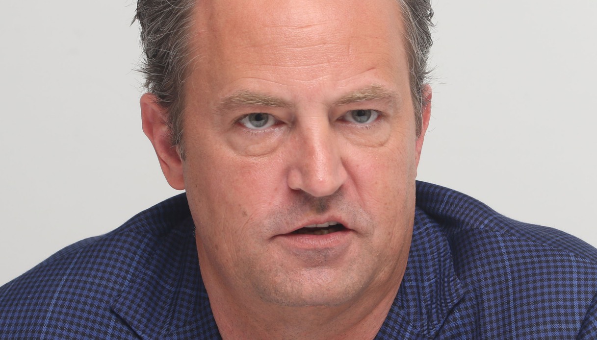 Matthew Perry di “Friends”, le dipendenze e la malattia: “Sono arrivato vicino alla morte”