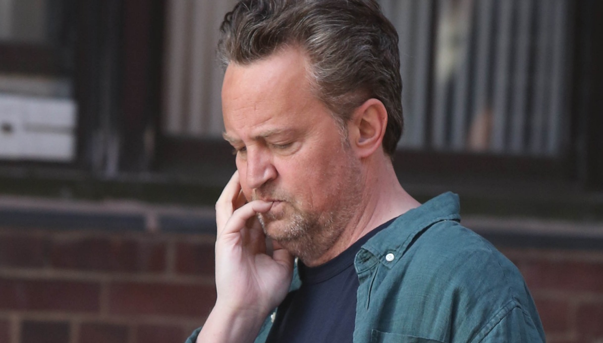 I cambiamenti di Matthew Perry per le dipendenze