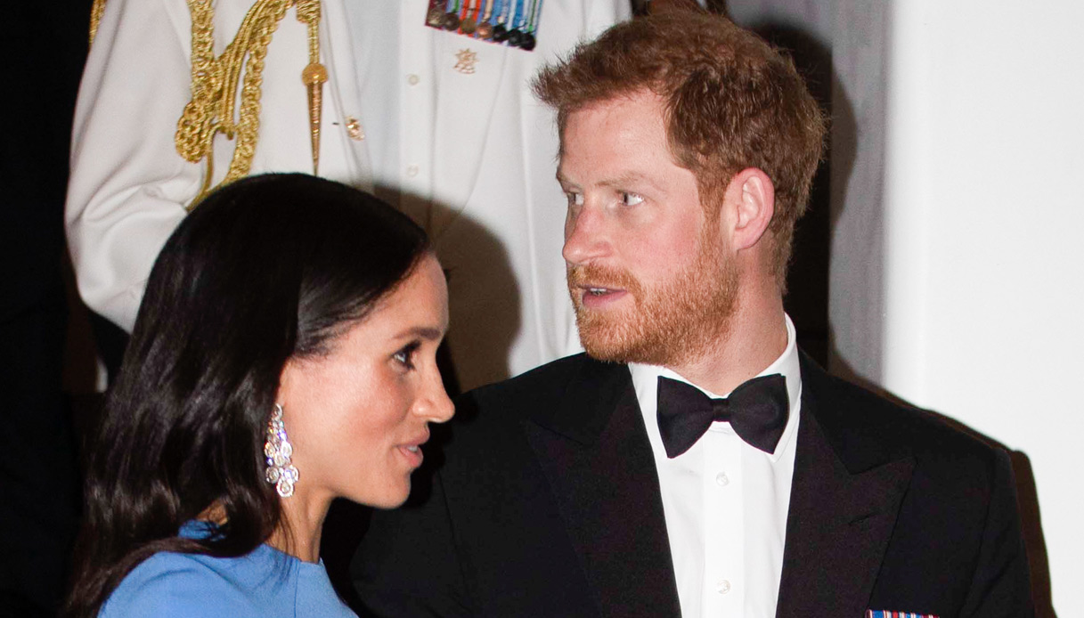 Harry è finito, il libro-bomba esce a gennaio. Meghan trema per gli orecchini insanguinati