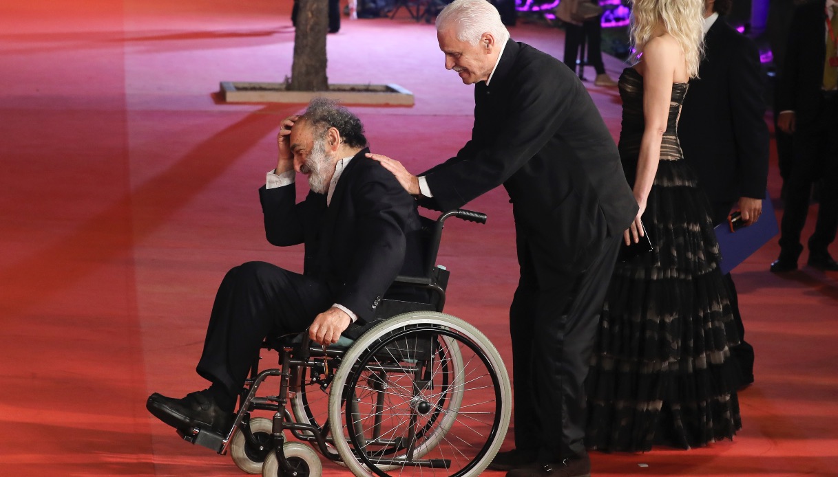 Alessandro Haber sedia a rotelle