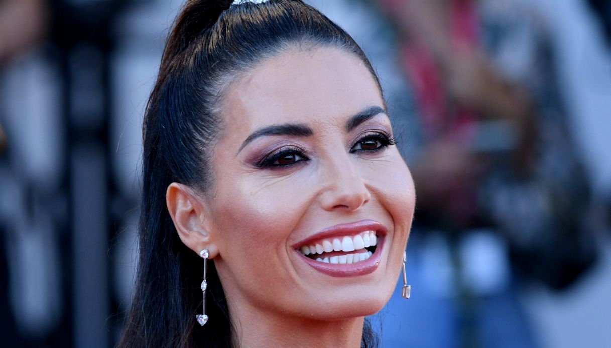 Elisabetta Gregoraci sensuale come non mai su Instagram: mini dress e strass