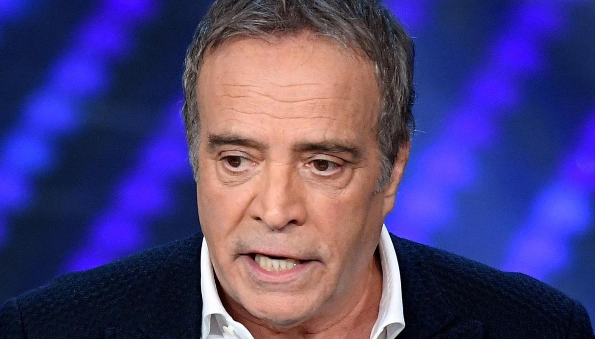 “Ballando con le Stelle”, Enrico Montesano fa causa alla Rai: “Sapevano della maglietta”