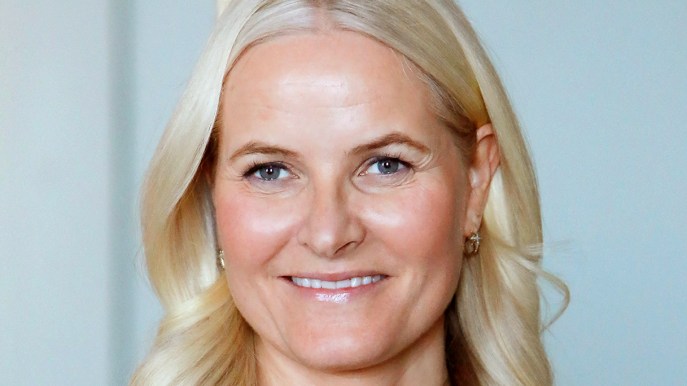 Mette-Marit di Norvegia sfida la malattia e torna in pubblico: come sta oggi