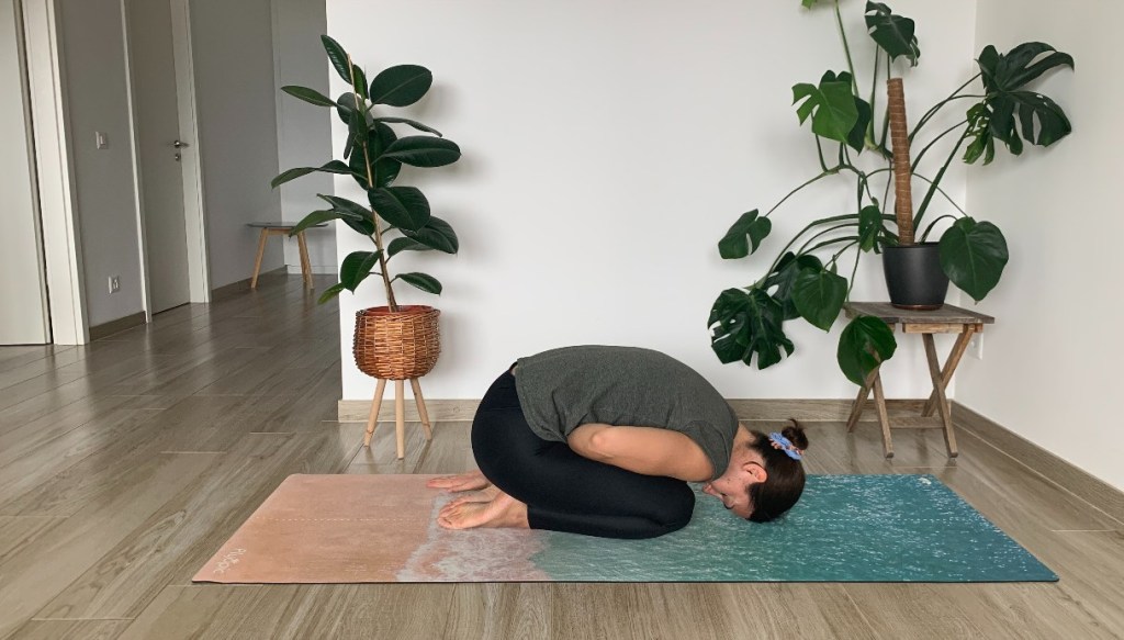 Posizione yoga del Bambino