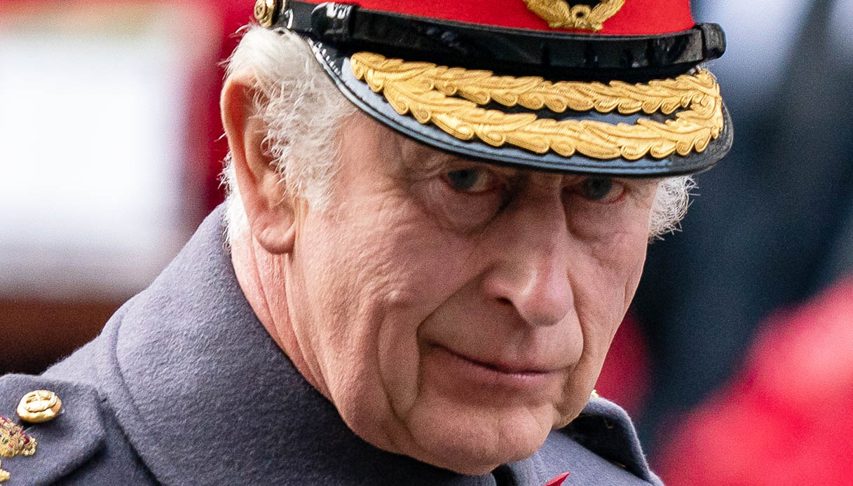 Carlo, la sua prima volta da Re al Remembrance Day: Kate e Camilla sole e cupe sul balcone