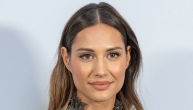 Beatrice Valli incinta: “Fiera delle mie smagliature”. La scelta dei nomi fa discutere