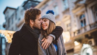 4 consigli da seguire se siete alla ricerca di una relazione durante la cuffing season