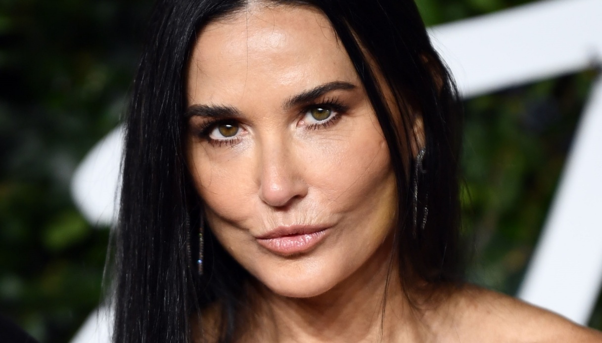 L’iconica Demi Moore compie 60 anni: lo strano regalo che nessuno si aspettava