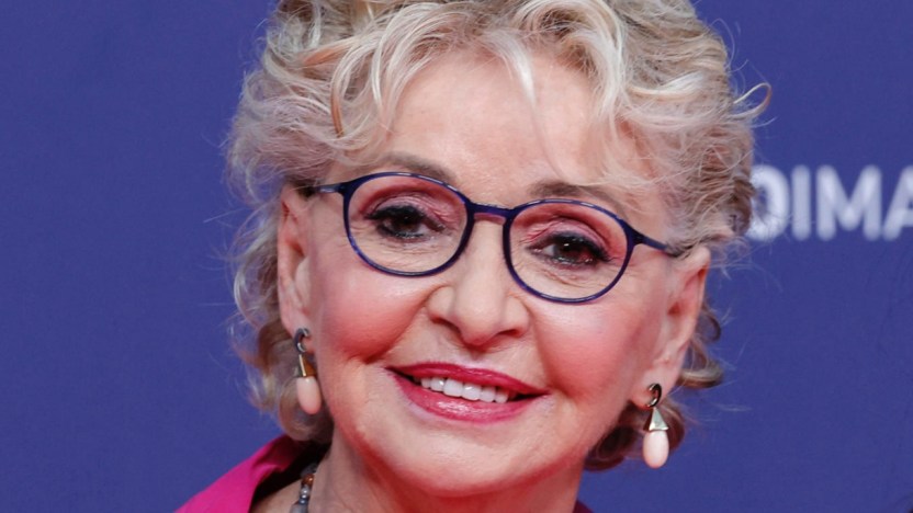 Enrica Bonaccorti si emoziona a “Verissimo”: il ricordo del compagno Giacomo